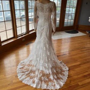 * JJ's House Ivory Long Sleeve Fit Flare Lace Wedding Dress Bridal Gown Size 2
